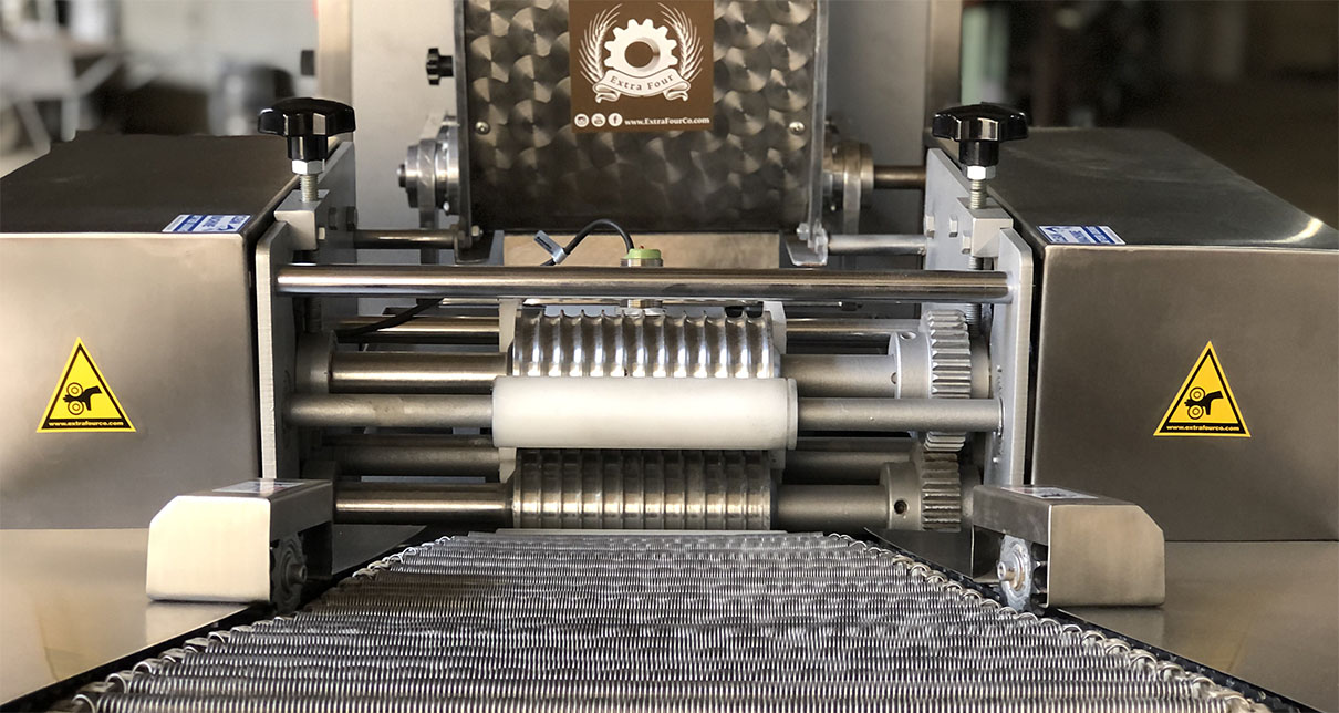 Kaak Molding Machine working view